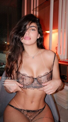 Brenda Trindade nude photo 28
