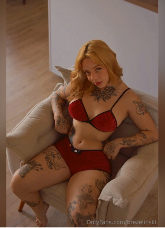 Brenda Zelinski nude photo 1