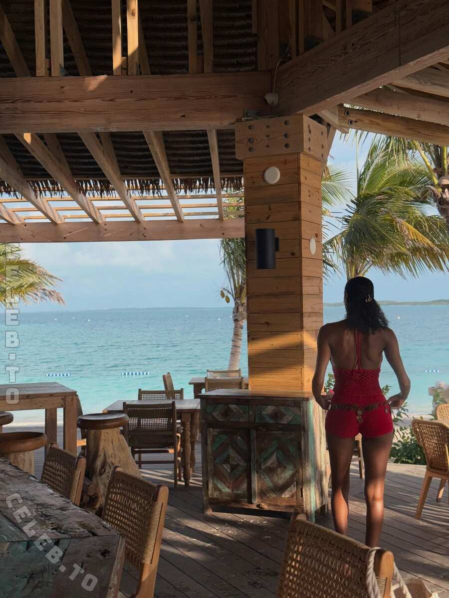 Briana Smith nude photo 7