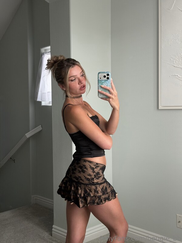 Brie Belle nude photo 1