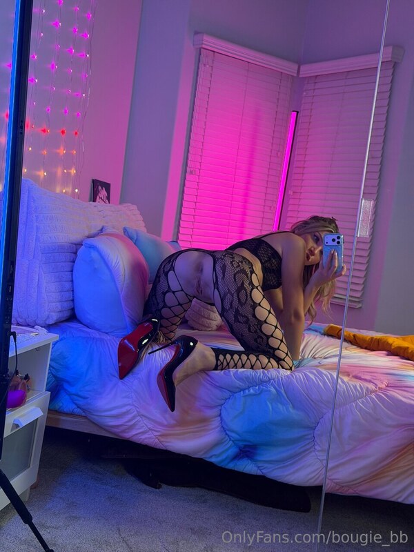 Brie Belle nude photo 12