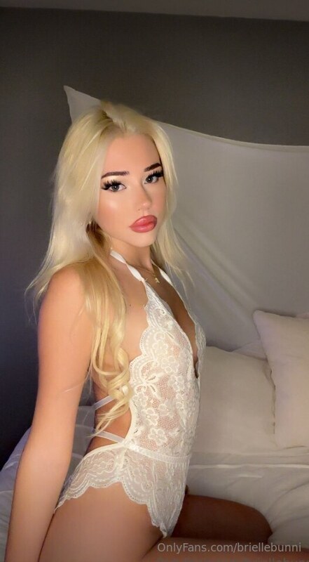 Briellebunni nude photo 5