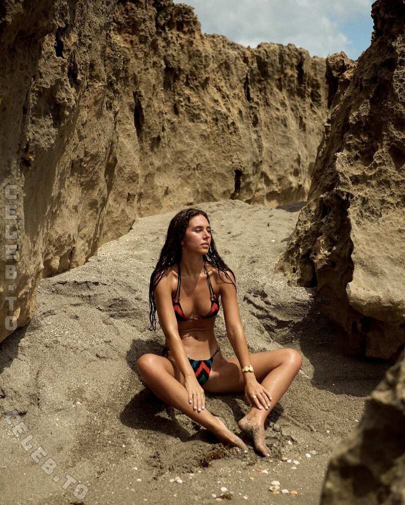 Brit Manuela nude photo 9