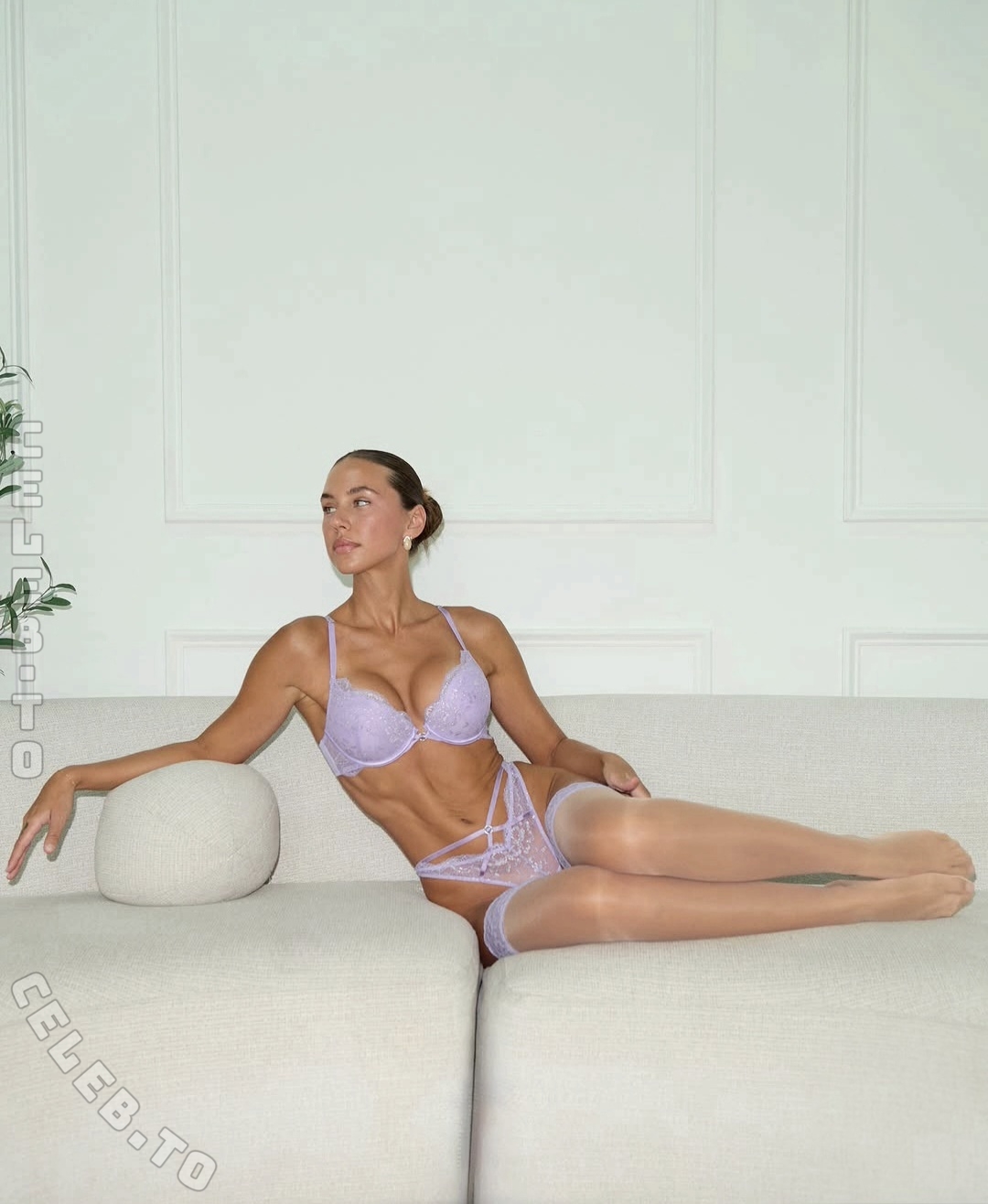 Brit Manuela nude photo 12