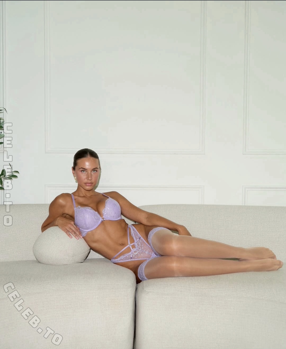 Brit Manuela nude photo 15