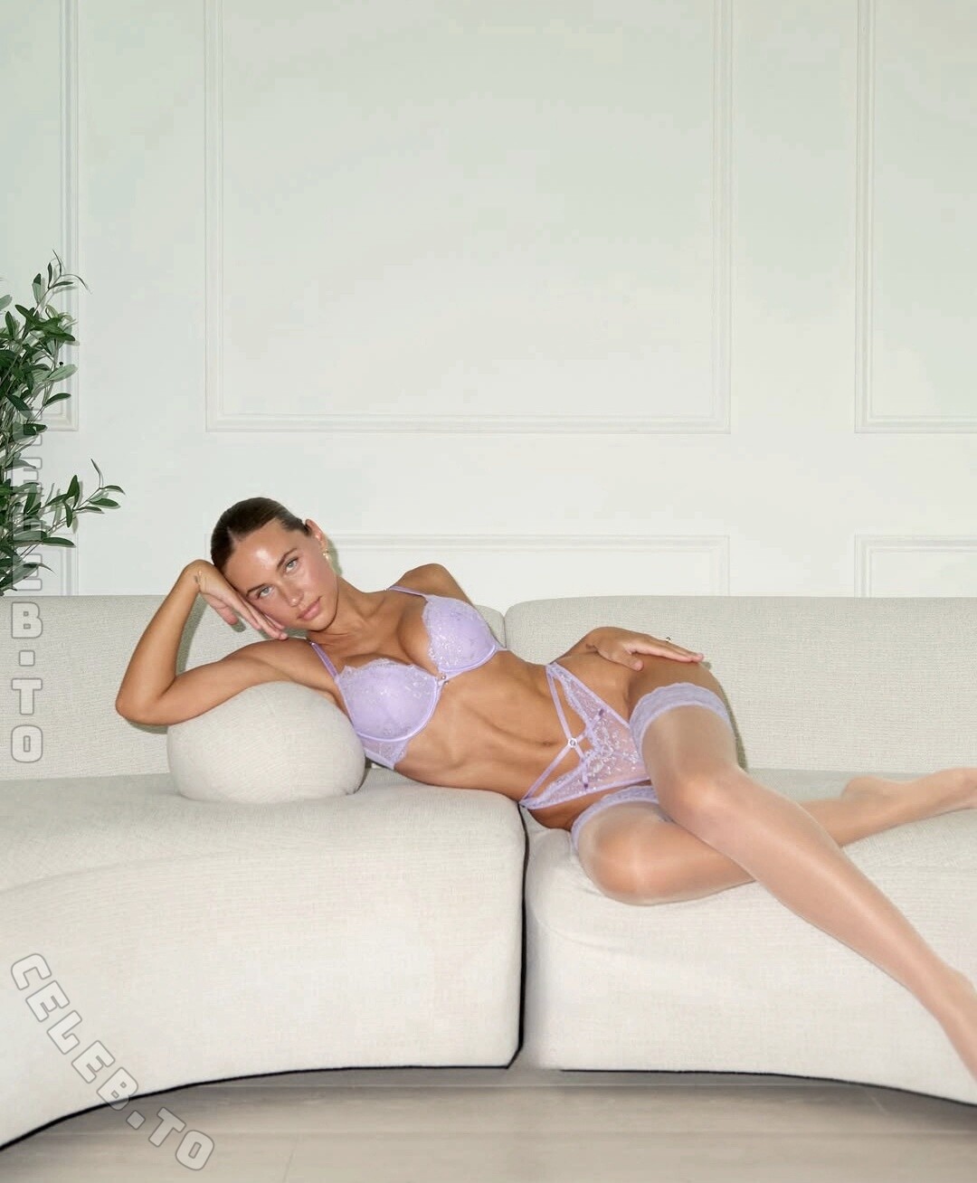 Brit Manuela nude photo 17