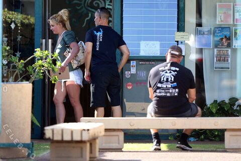 Britney Spears showing nipple pokies in a green top after a Yoga class in Hawaii 08/2021