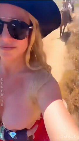 Britney Spears – Horseback ride