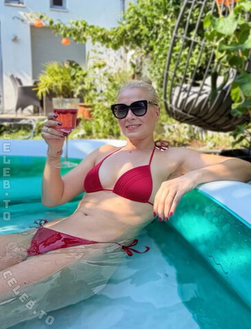 Britta Hofmann – Today in the pool and in World Cup mood
