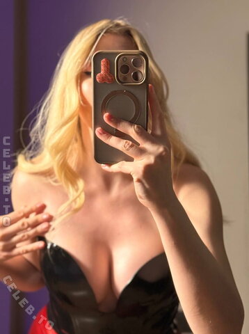 Bronnica nude photo 27