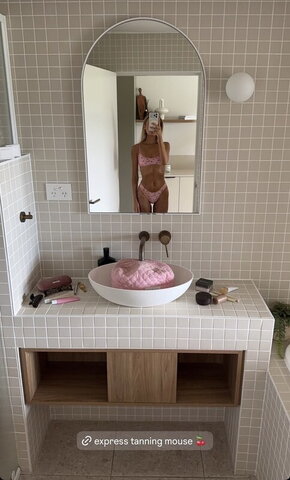 brontesheppeard nude photo 1