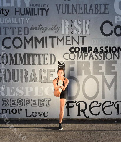 Brooke Burke nude photo 21