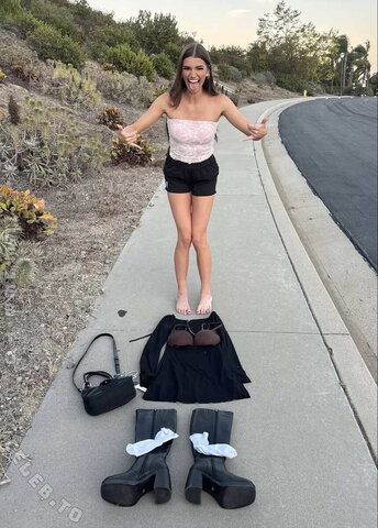 Brooke Monk – Via Tiktok