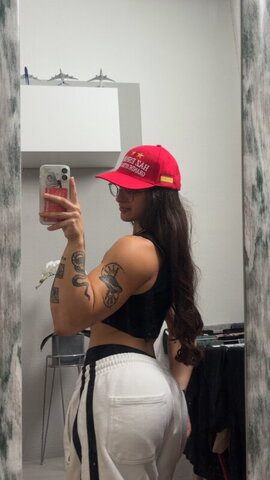 Bulkycriiss Hot (3 photos)