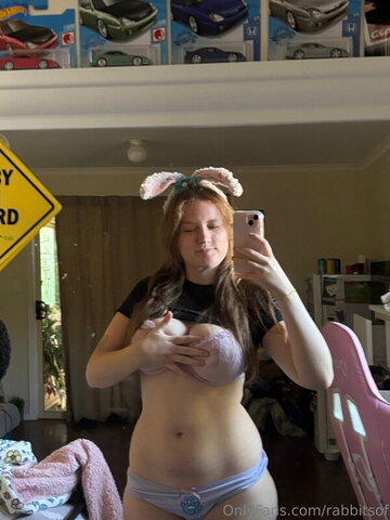 Bun nude photo 9