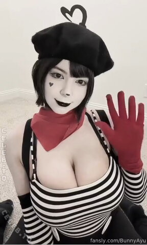 BunnyAyumi – 2026-06-21 Can you guess what this gesture means? 🖤🤍 Unlock if you can handle a silent tease that scream…