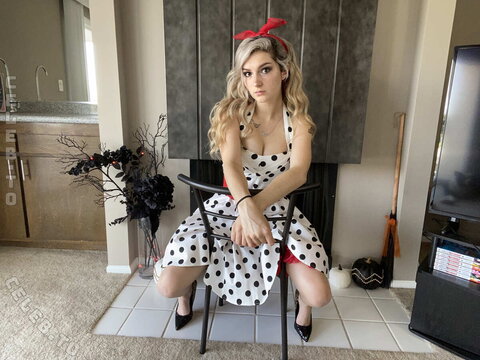 Busy B Asmr nude photo 1625
