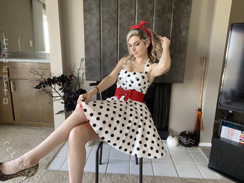 Busy B Asmr nude photo 1624