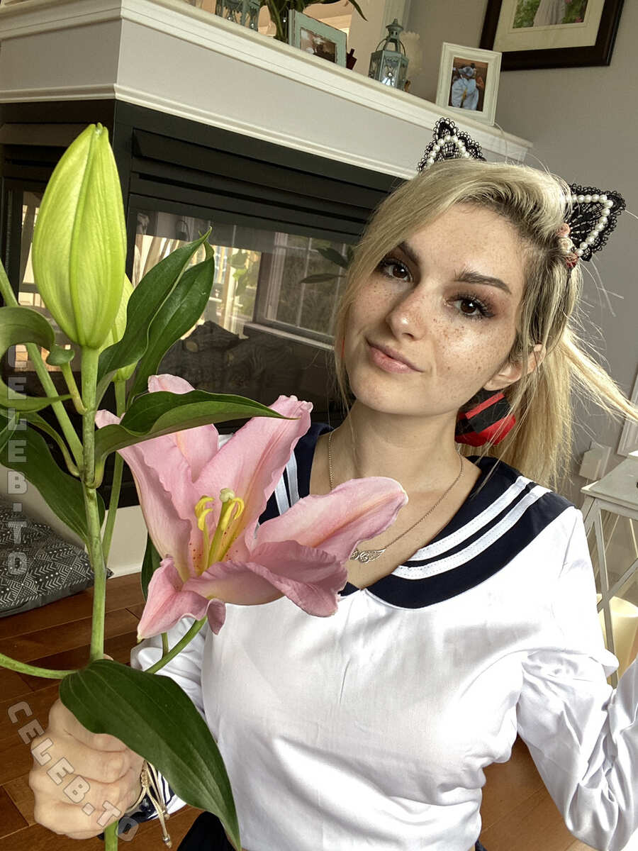 Busy B Asmr nude photo 8