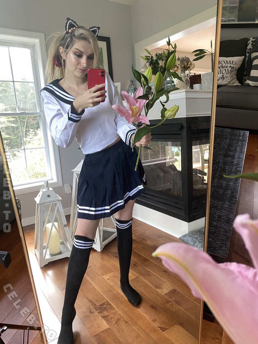 Busy B Asmr nude photo 9