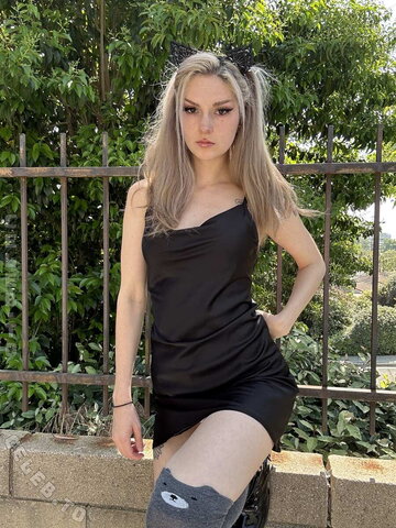 Busy B Asmr nude photo 1156