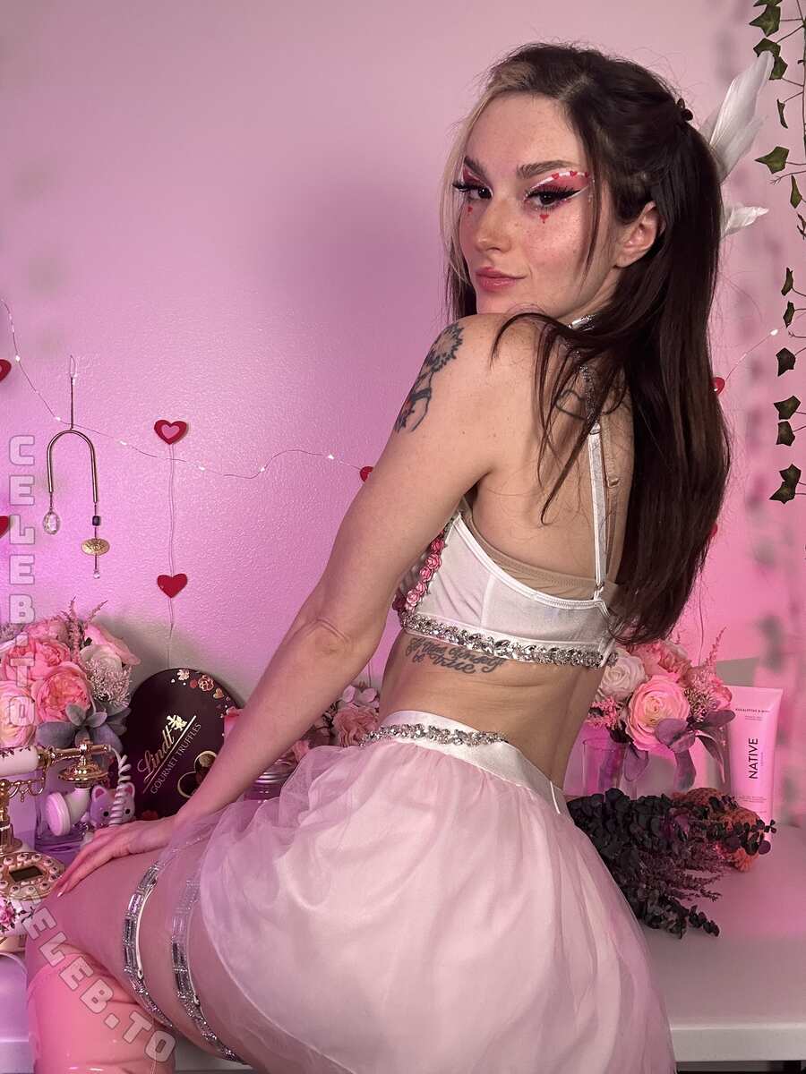Busy B Asmr nude photo 2