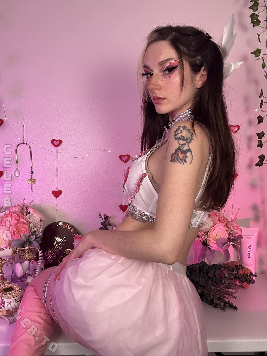 Busy B Asmr nude photo 3