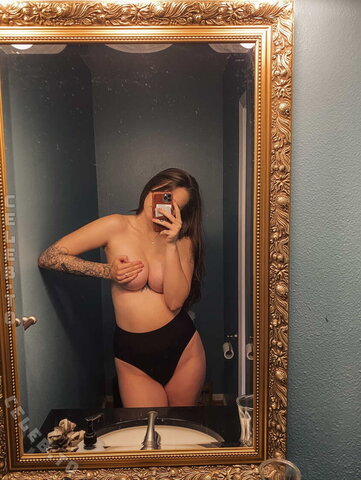 caciakersey nude photo 4