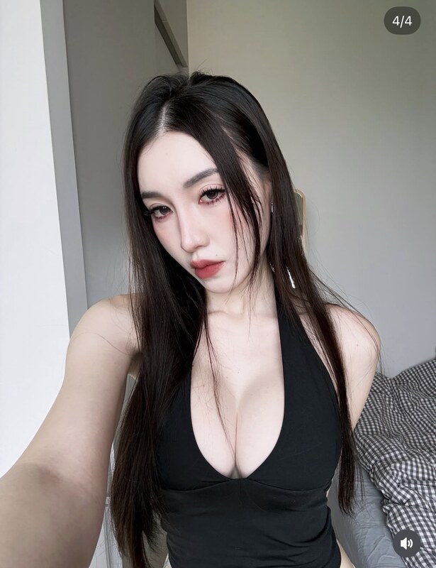 Cagedbutterflies nude photo 4