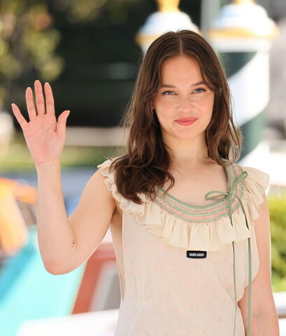 Cailee Spaeny nude photo 13