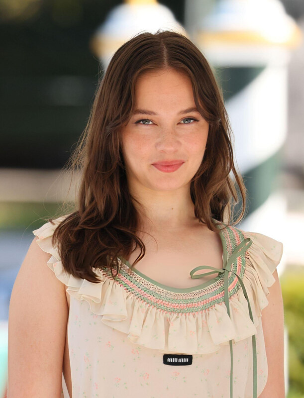 Cailee Spaeny nude photo 9