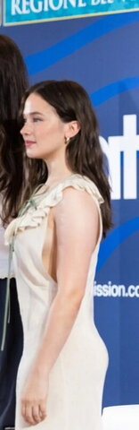 Cailee Spaeny Hot (4 photos)