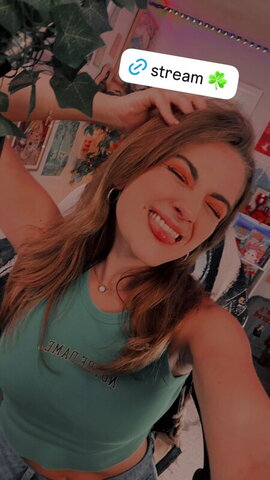 Caitlin Marie Reacts New (1 photo)