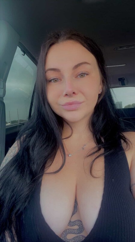 Callhermommyyy nude photo 7