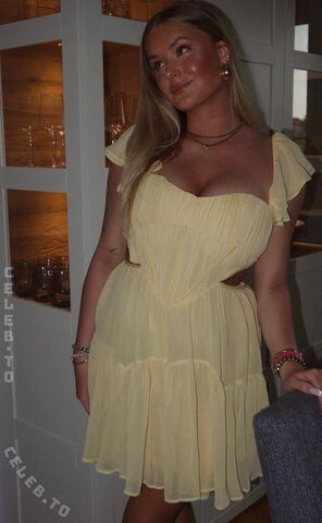Callmelenilu Sexy (4 photos)