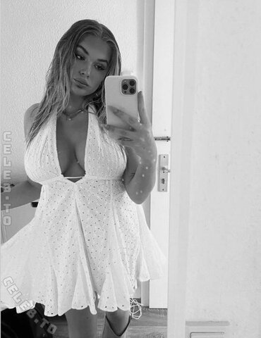 Callmelenilu nude photo 4