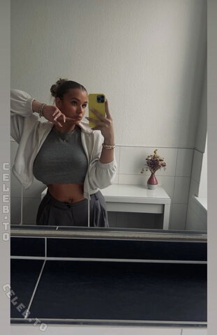 Callmelenilu nude photo 3