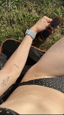 Callmetiziaa nude photo 2
