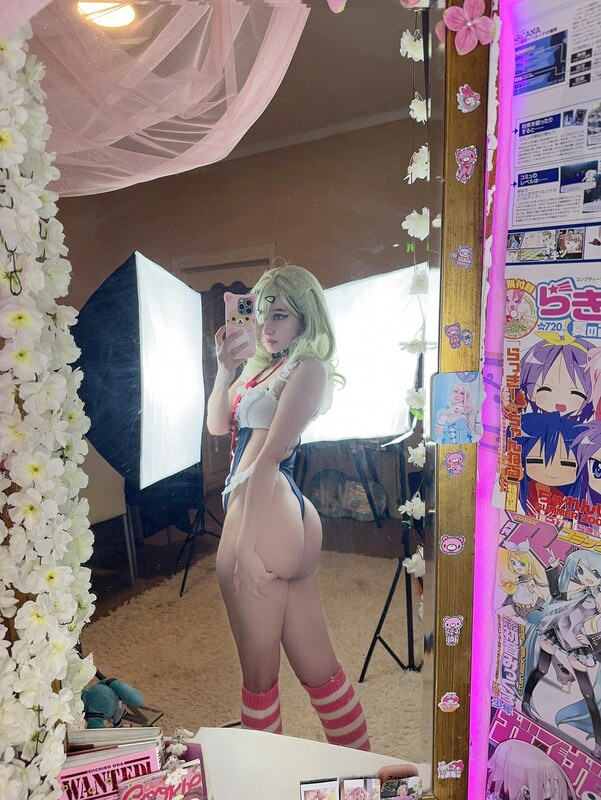 Calucosplay nude photo 2
