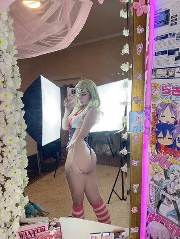 Calucosplay nude photo 1