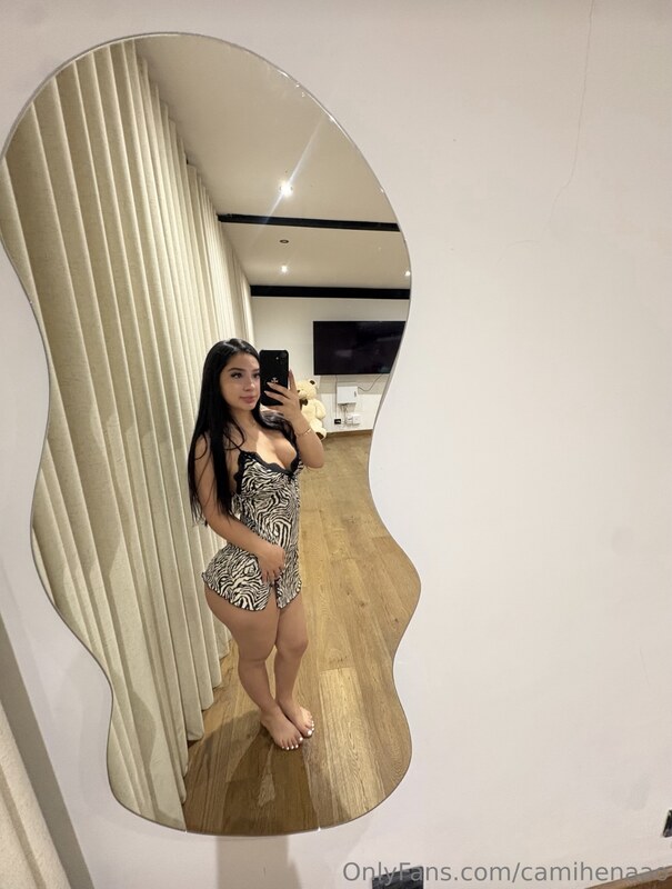 camiihenaoo nude photo 3