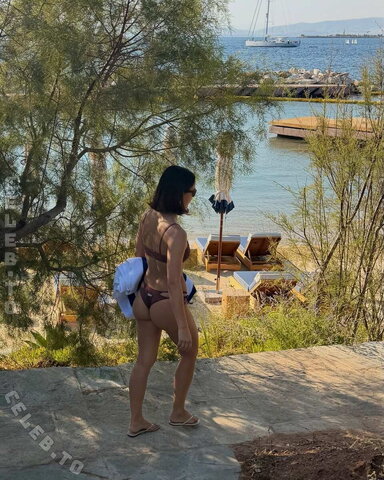 Camila Mendes nude photo 7