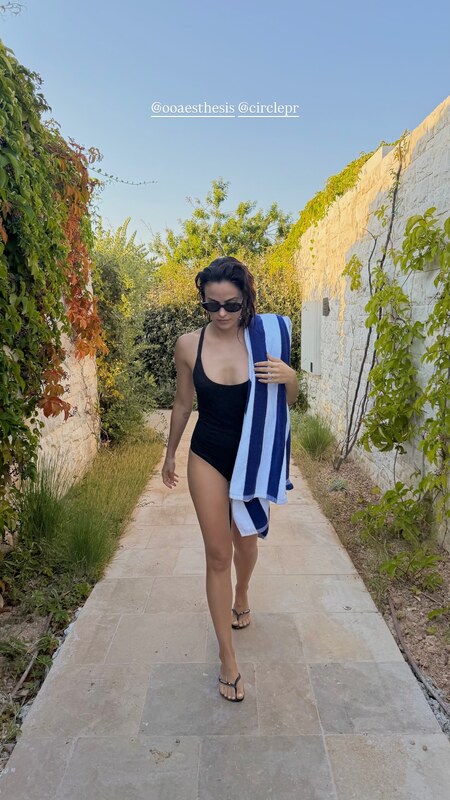 Camila Mendes nude photo 1