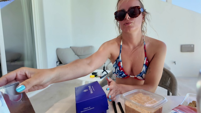 Camille LV nude photo 25