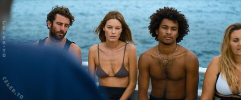 Camille Rowe nude photo 16