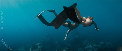 Camille Rowe nude photo 13