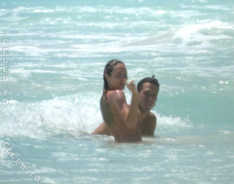 Candice Swanepoel nude photo 10