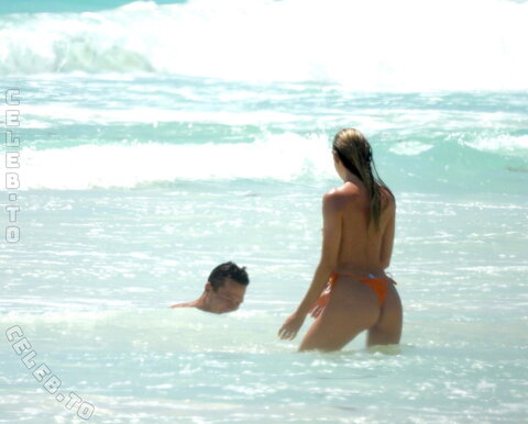 Candice Swanepoel nude photo 2