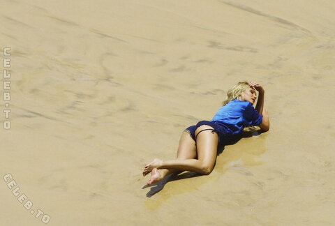Candice Swanepoel nude photo 5