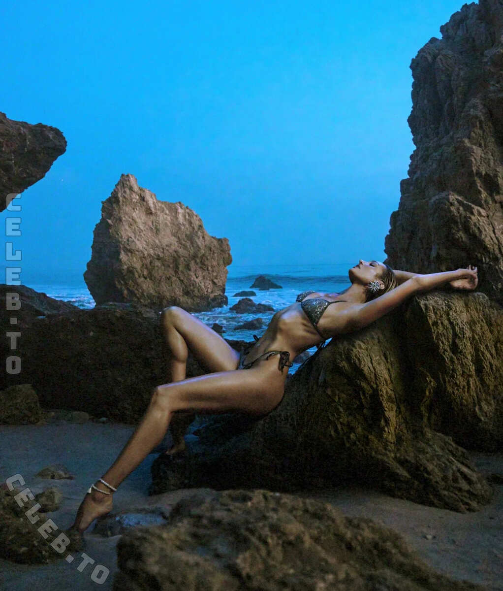 Candice Swanepoel nude photo 1